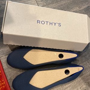 New Navy Blue Rothy’s Size 9